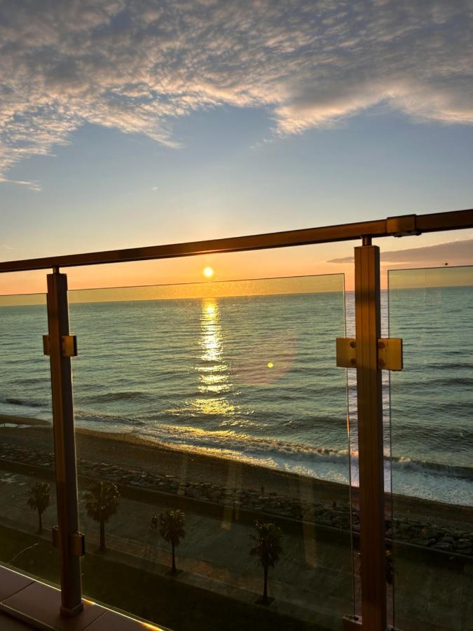 Zeyton Hotell Batumi Exteriör bild